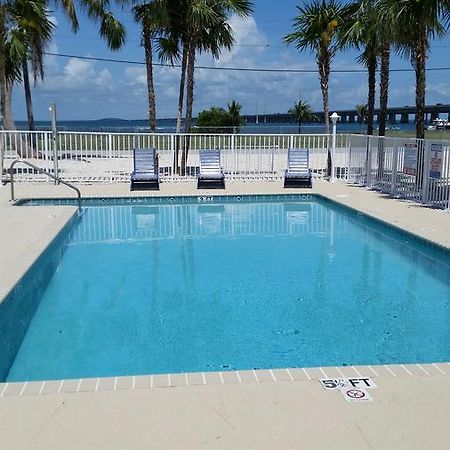 Knight'S Key Suites Marathon Bagian luar foto