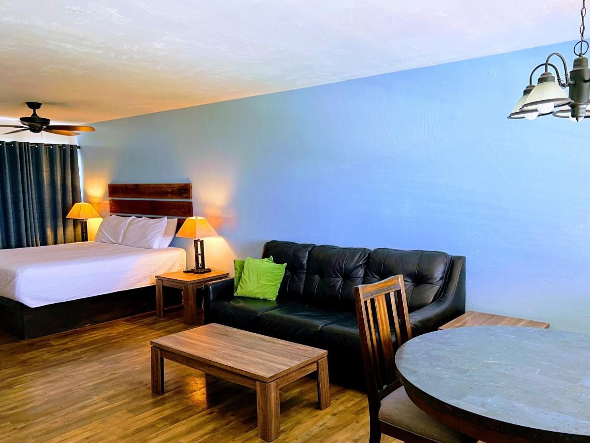 Knight'S Key Suites Marathon Bagian luar foto