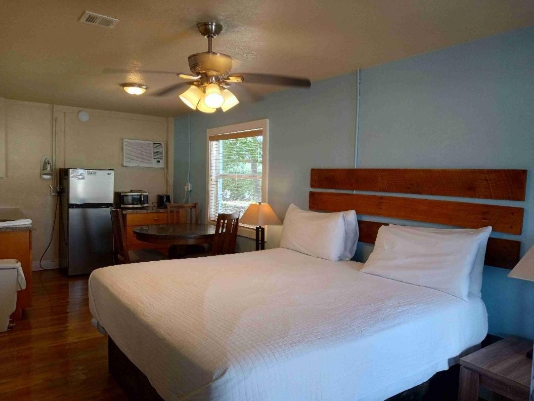 Knight'S Key Suites Marathon Bagian luar foto